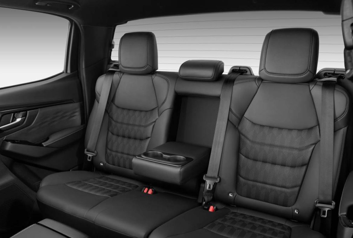 Isuzu D Max interni sedute posteriori-15