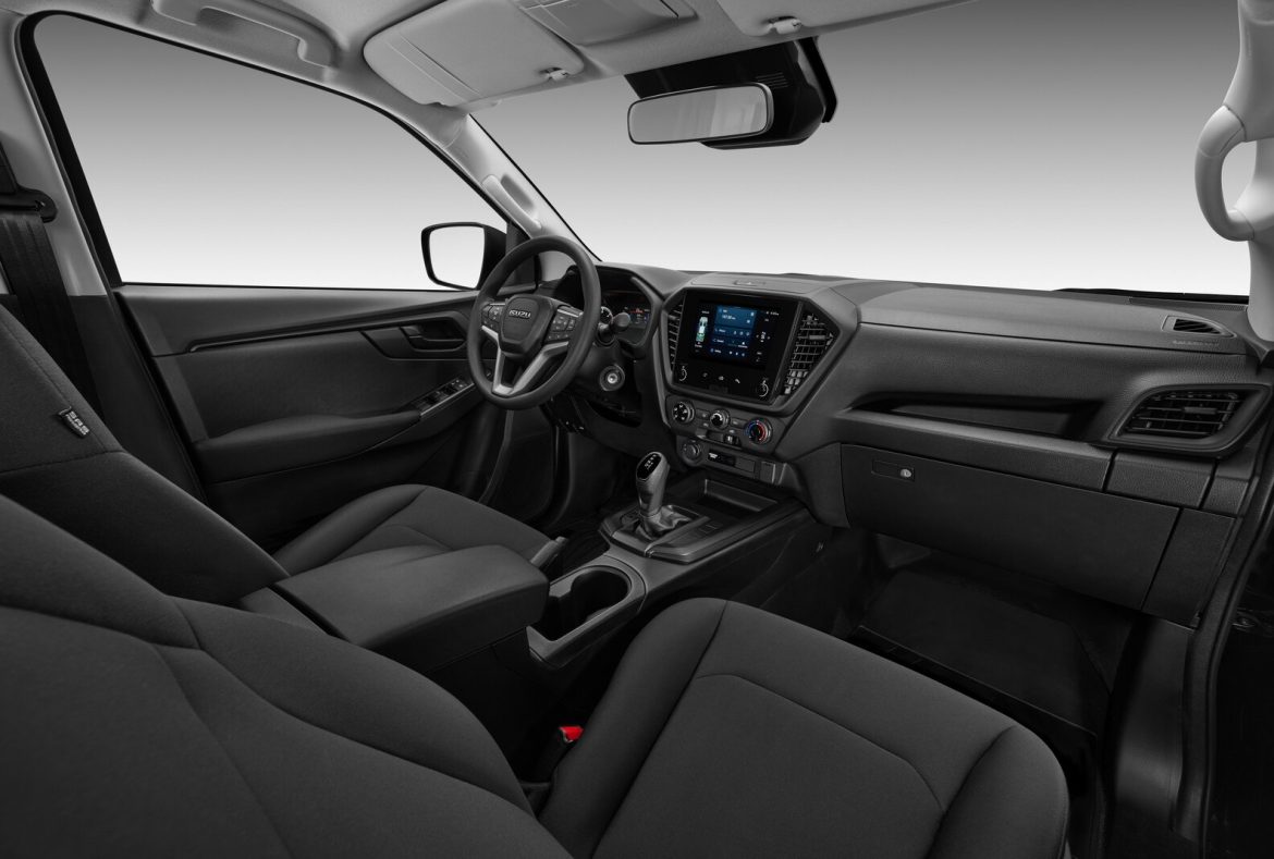 Isuzu D Max interno abitacolo-11