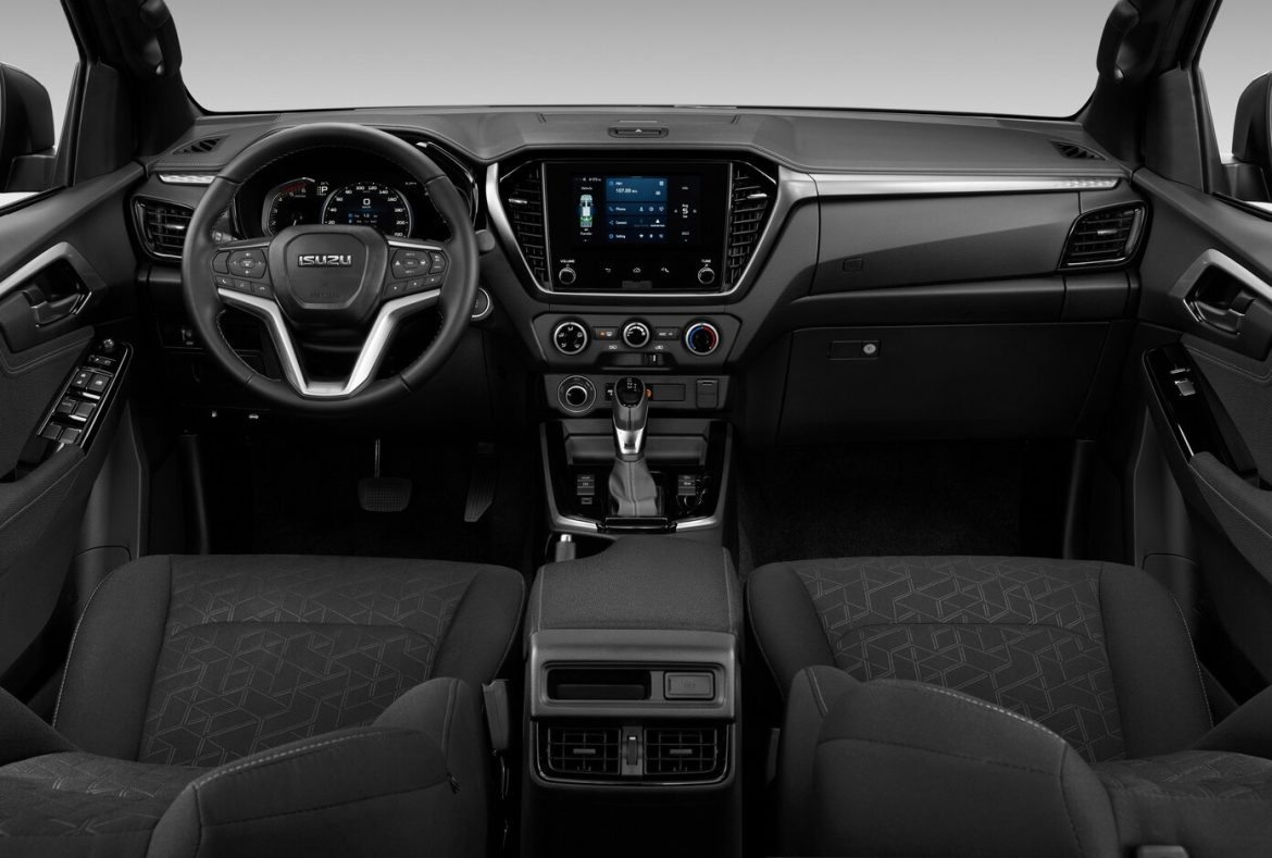 Isuzu D Max interno abitacolo-13