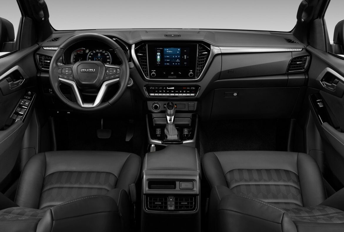 Isuzu D Max interno postazione guida-12