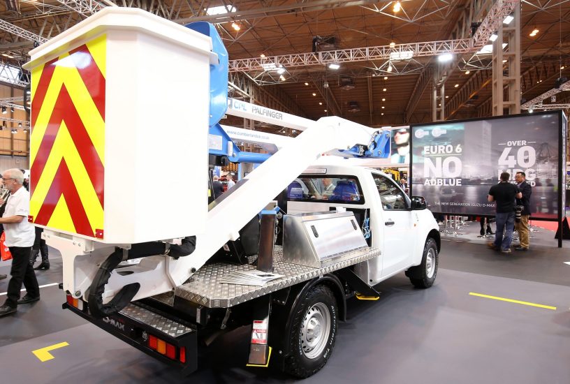 isuzu-d-max-tre-quarti-posteriore-birmingham-2017