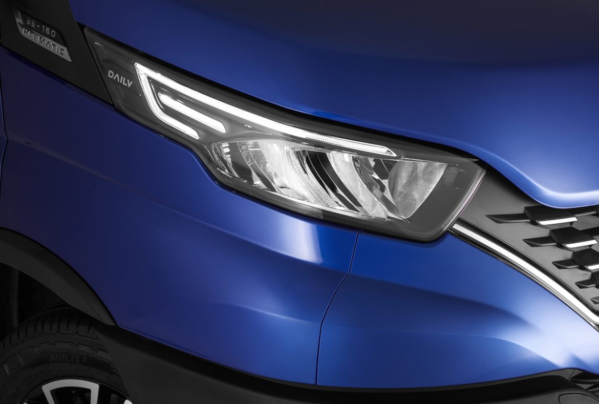 Iveco Daily, dettaglio fanale alteriore - 03