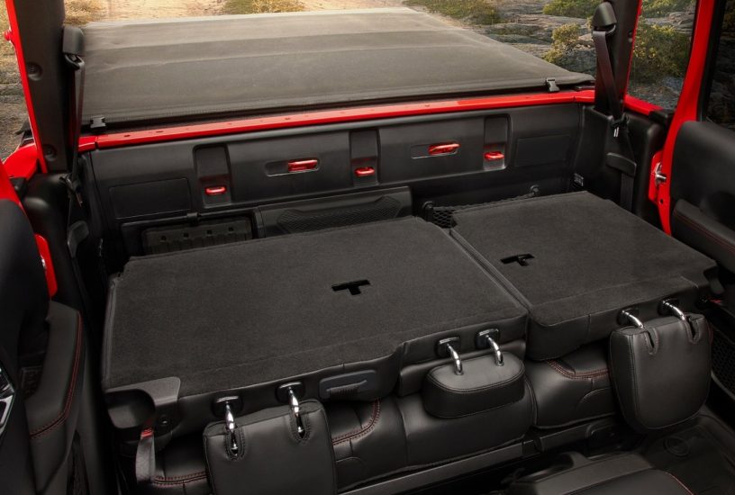 Jeep Gladiator sedili posteriori abbattuti