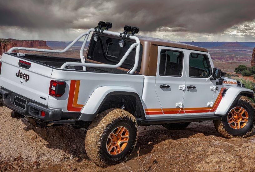 Jeep JT Scrambler tre quarti posteriore