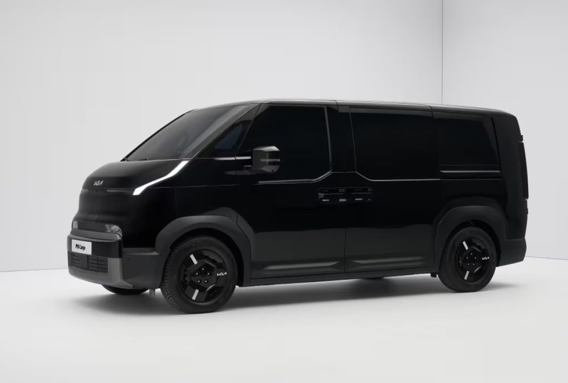 Kia PV5 Cargo tre quarti anteriore08