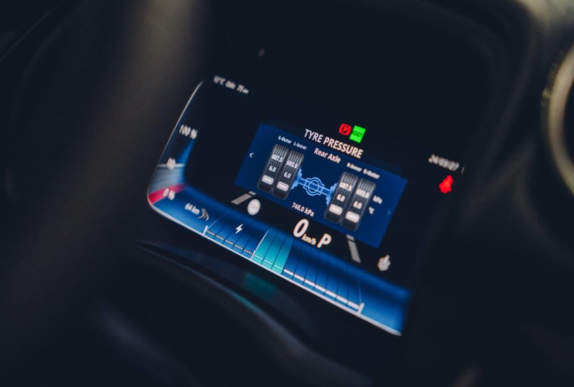 LCD-instrument-Panel-in-the-all-new-FUSO-Canter-scaled