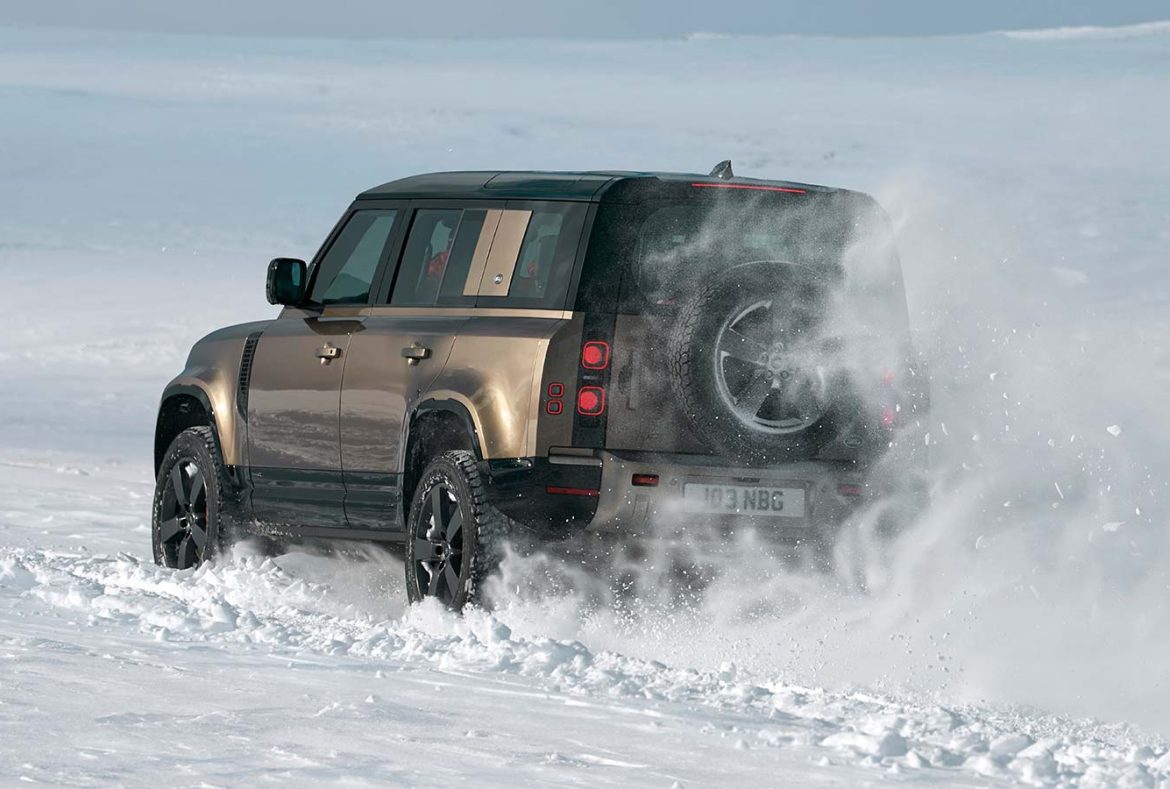 Land Rover Defender, tre quarti posteriore- 03