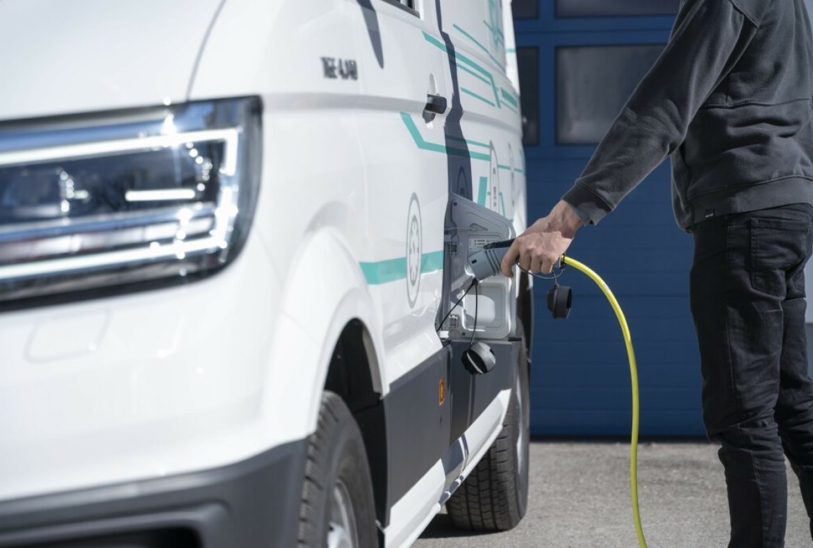 MAN eTGE Furgone elettrico in ricarica- 04