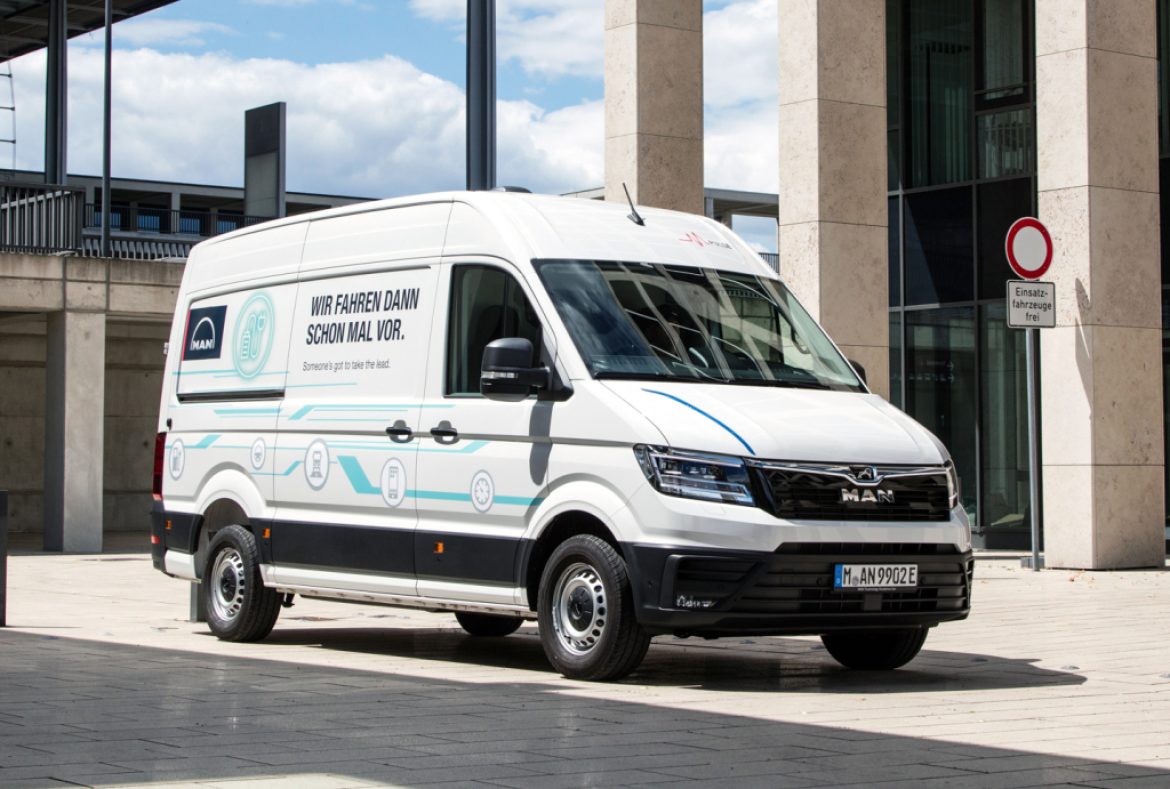MAN eTGE Furgone elettrico tre quarti anteriore-- 06