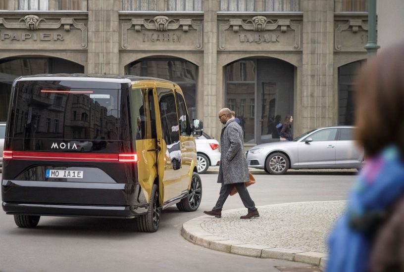 MOIA präsentiert Ride-Pooling-Konzept mit weltweit erstem elektrischen Ridesharing-Fahrzeug