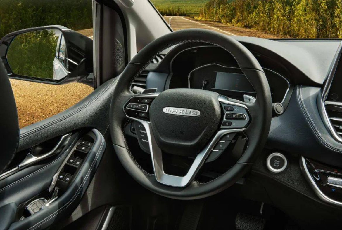 Maxus RG20, volante e comandi- 10