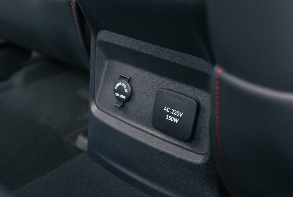 Maxus T90 EV, alimentazioni abitacolo posteriore-24