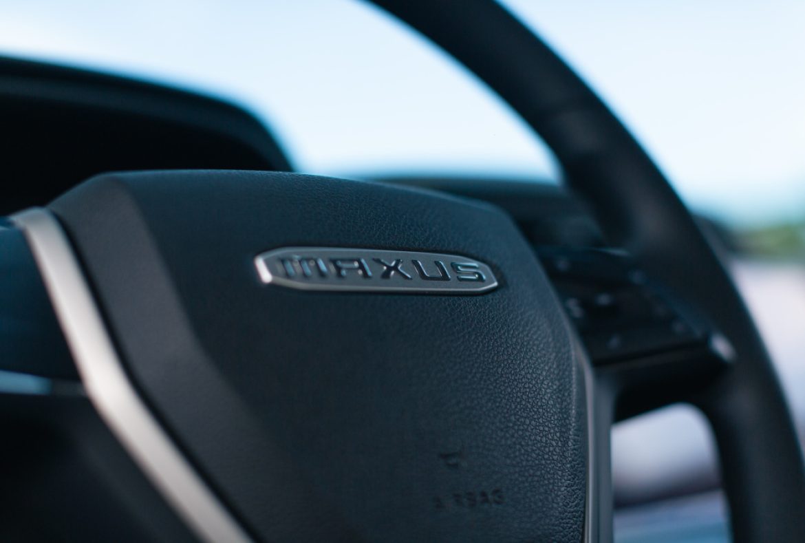 Maxus T90 EV dettaglio volante -09