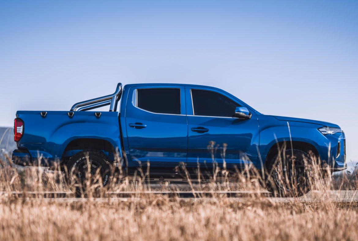 Maxus T90 EV laterale -06