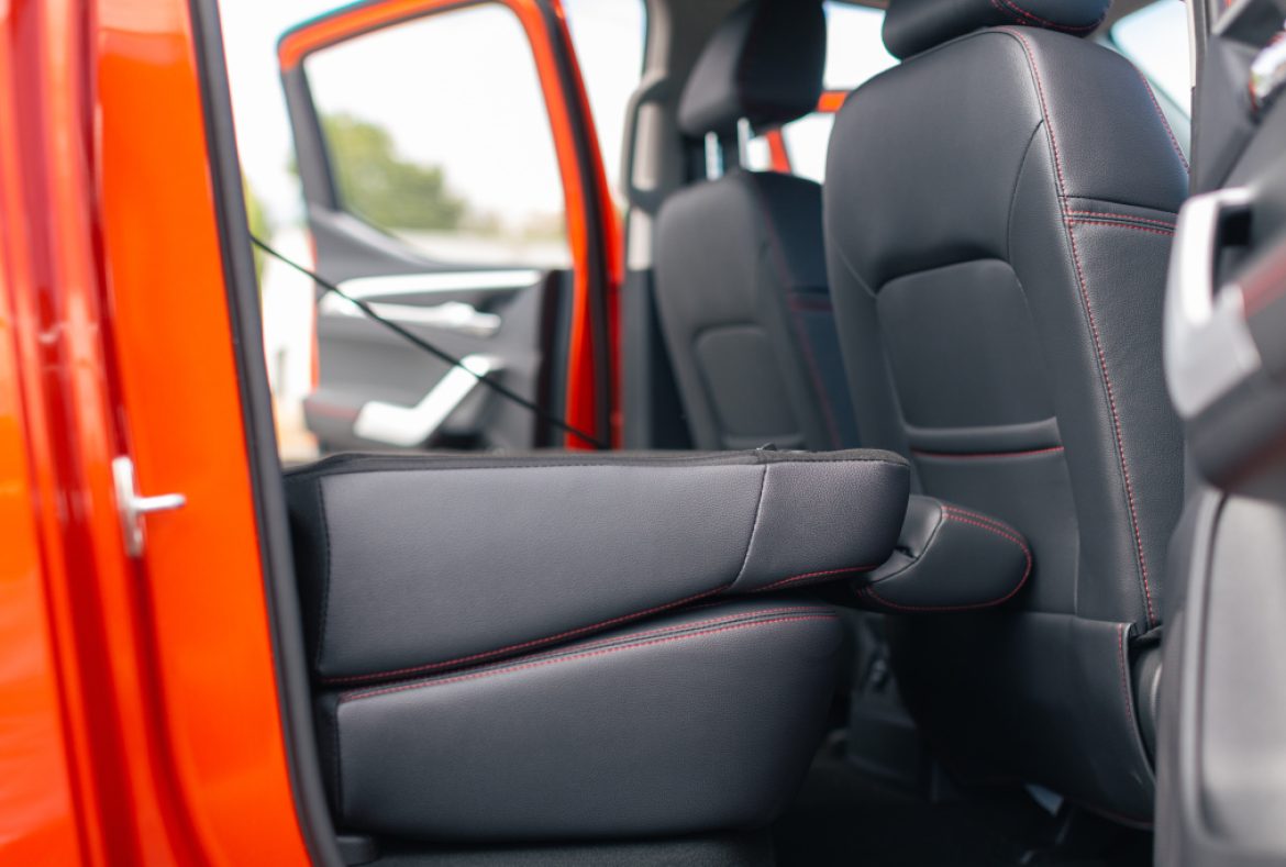 Maxus T90 EV sedile posteriore reclinato -17