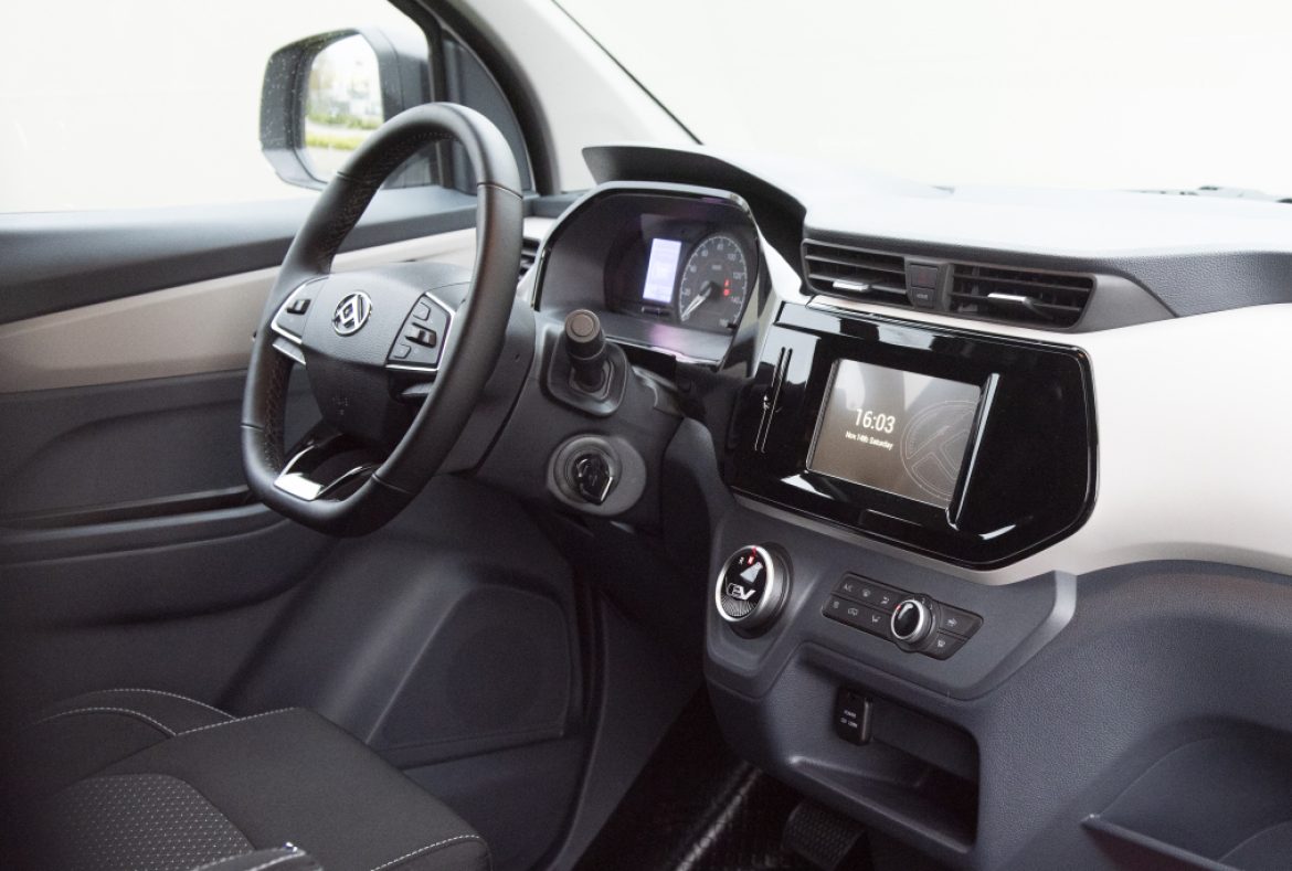 Maxus eDeliver 3 abitacolo di guida-19