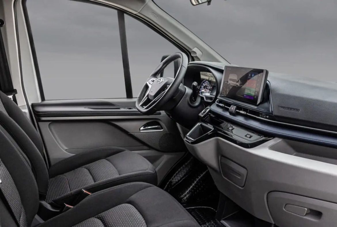 Maxus eDeliver 7 Elettrico interno abitacolo-07