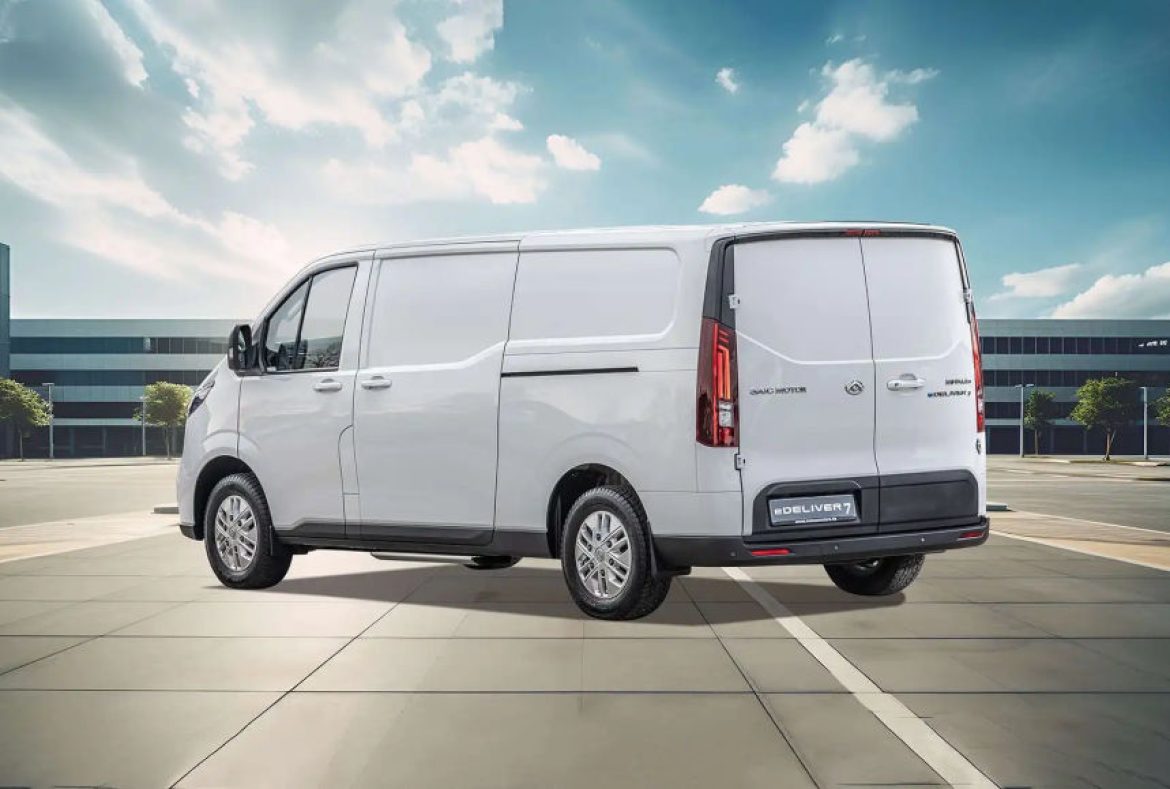 Maxus eDeliver 7 Elettrico tre quarti posteriore-06