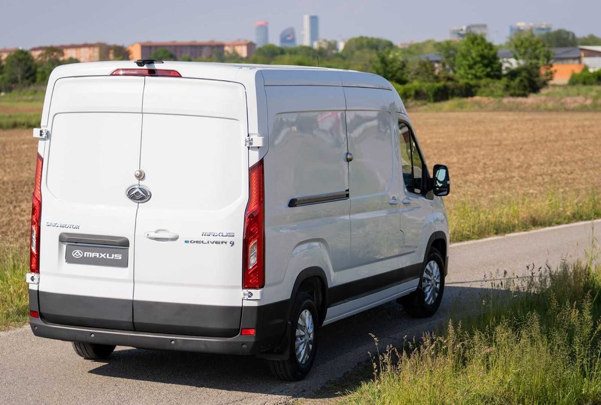 Maxus eDeliver 9, tre quarti posteriore -18