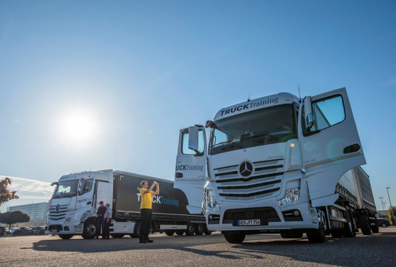 BEST-BKF – Gewinnertag im Mercedes-Benz Lkw-Werk Wörth: Die junge Trucker-Generation übernimmt das Steuerrad
BEST-BKF – Winner's Day at the Mercedes-Benz Trucks Wörth plant: Young truckers are taking the wheel
