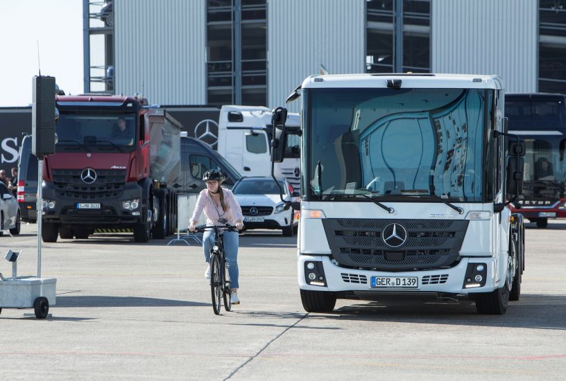 Daimler auf der IAA 2018 in Hannover – Product Experience, 18. September 2018

Daimler at the IAA 2018 in Hanover – Product Experience, 18 September 2018