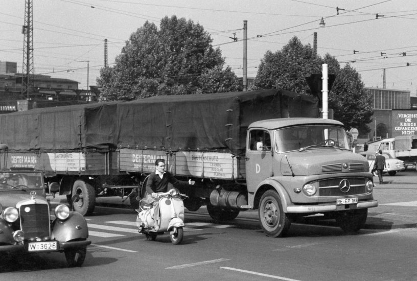 Mercedes-Benz Lastwagen-Premiere am 5. März 1959: Welterfolg mit kurzer HaubeMercedes-Benz truck premiere on 5 March 1959: Global success with a short nose