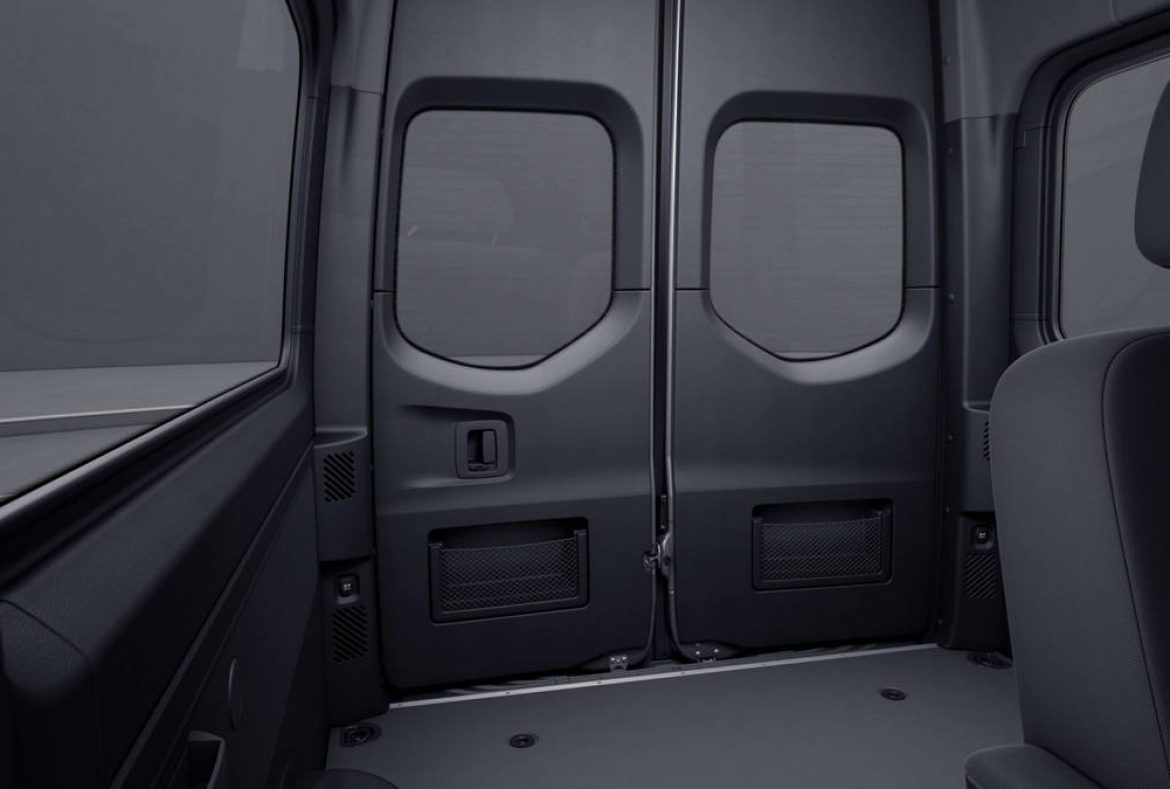 Mercedes Sprinter Tourer, rivestimento completo con pannelli in materiale sintetico sul lato interno
