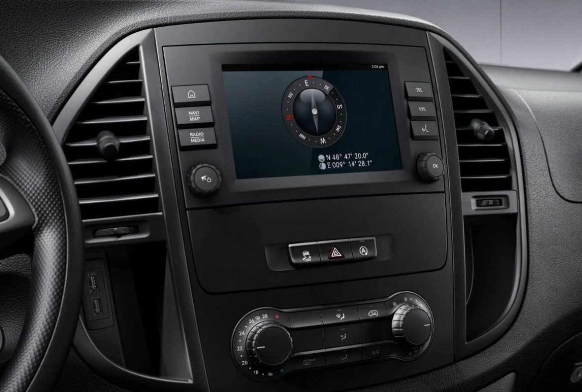 Mercedes Vito Furgone, cruscotto e comandi - 01