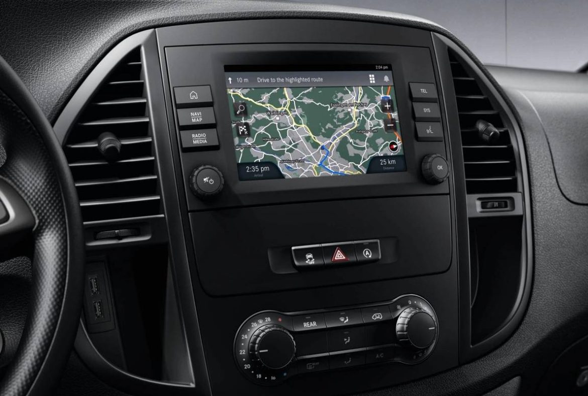 Mercedes Vito Furgone, cruscotto e comandi - 03