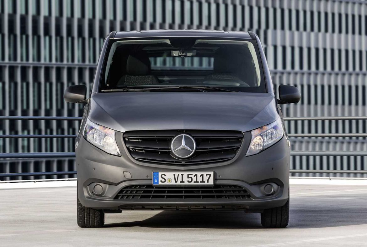 Mercedes Vito Furgone frontale - 13