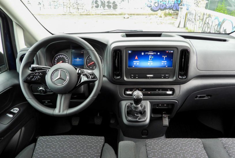 Mercedes Vito Mixto 114 CDI Long cruscotto e comandi -07
