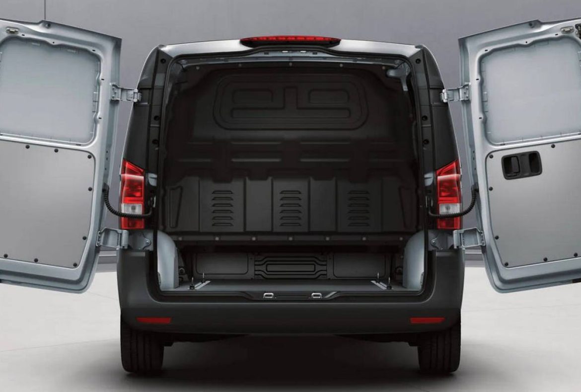 Mercedes Vito Mixto, Porte con ampio angolo di apertura e cerniere autobloccanti.