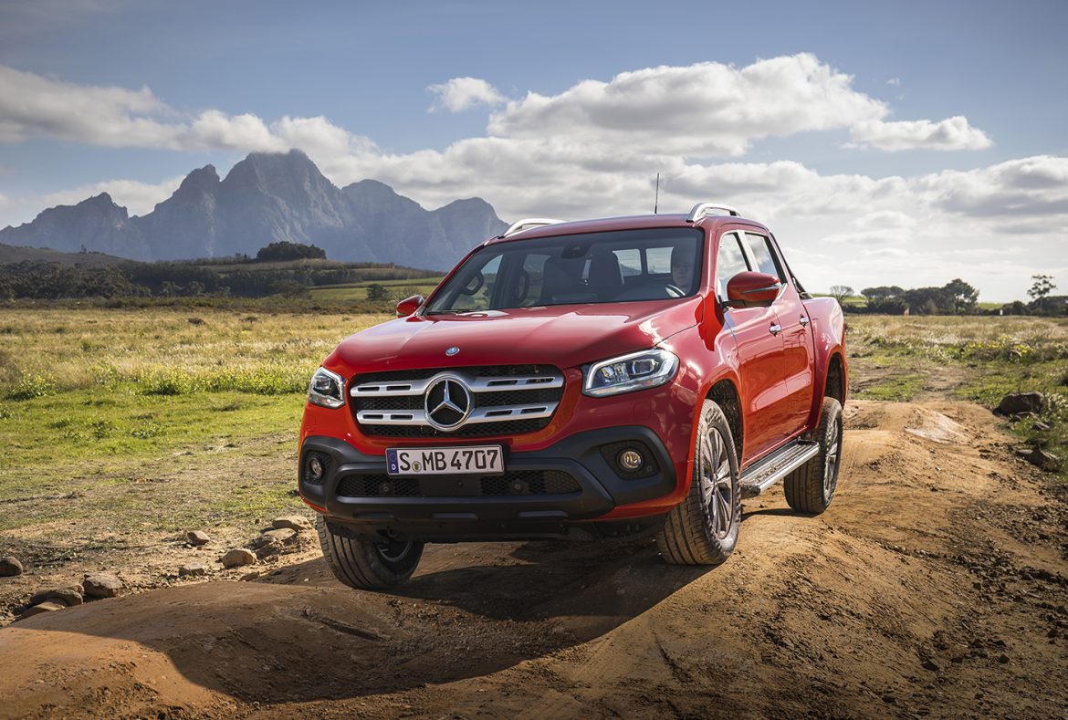 Mercedes Benz Classe X rosso, frontale