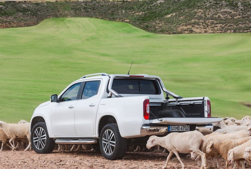 mercedes-classe-x-tre-quarti-posteriore-2