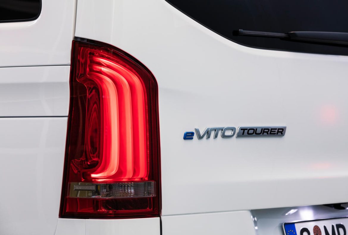 Mercedes eVito Tourer Elettrico, dettaglio fanale posteriore - 12