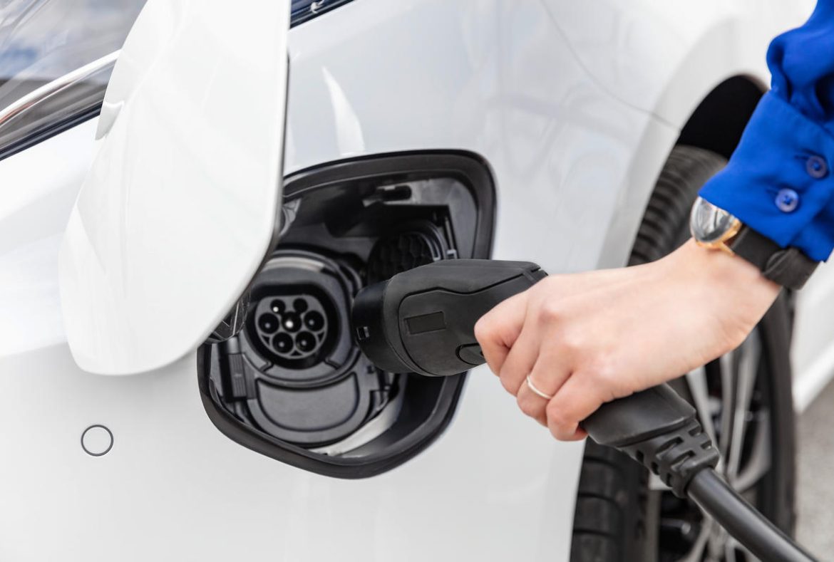 Mercedes eVito Tourer Elettrico, presa di ricarica - 09