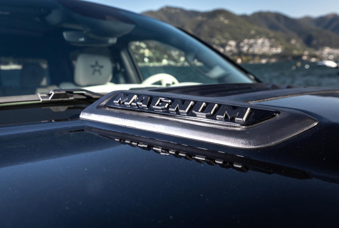 Militem Magnum, dettaglio cofano -24