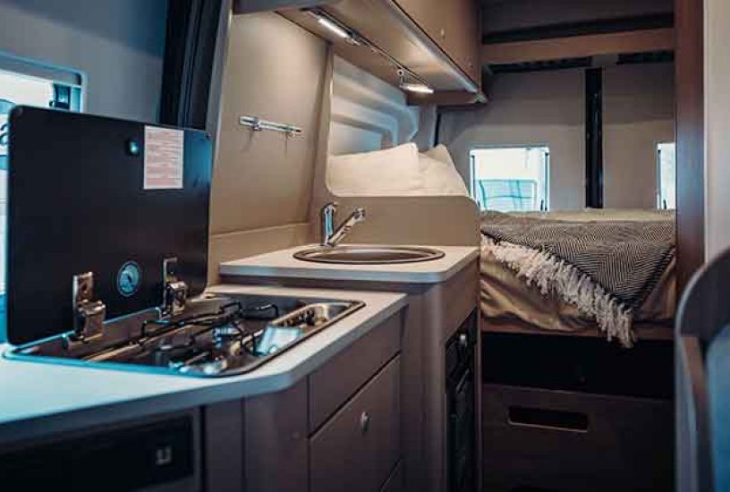 New-stove-and-sink_1-CV590-4x4-c-Carado