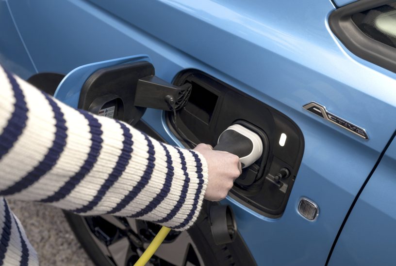 New PHEV Powertrain Boosts Ford Tourneo Connect Flexibility