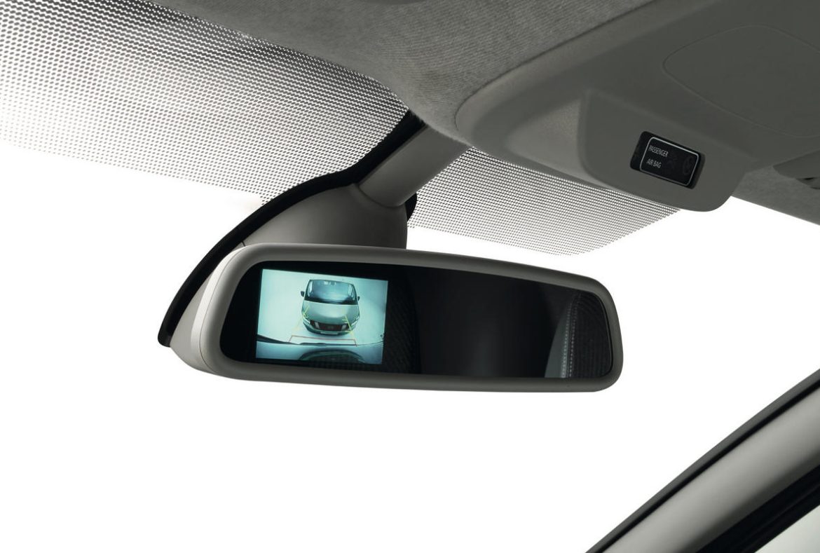 Nissan Interstar, Retrocamera e schermo