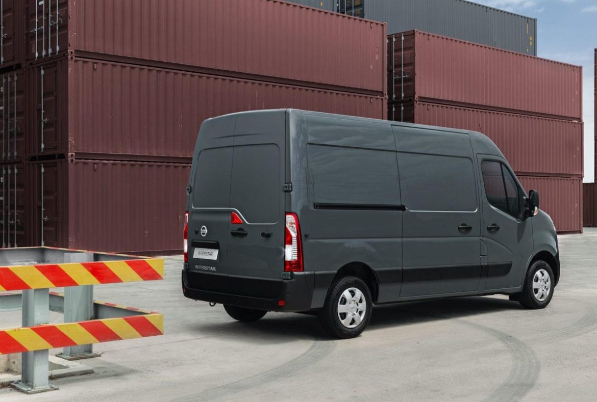 Nissan Interstar, laterale-14