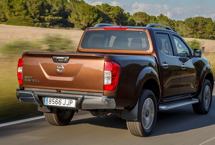 Nissan NP300 Navara Double Cab posteriore