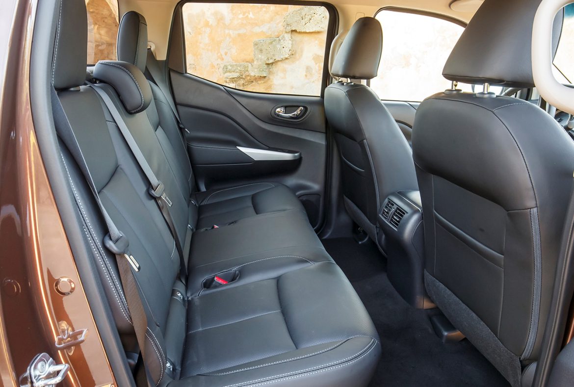 Nissan NP300 Navara abitacolo