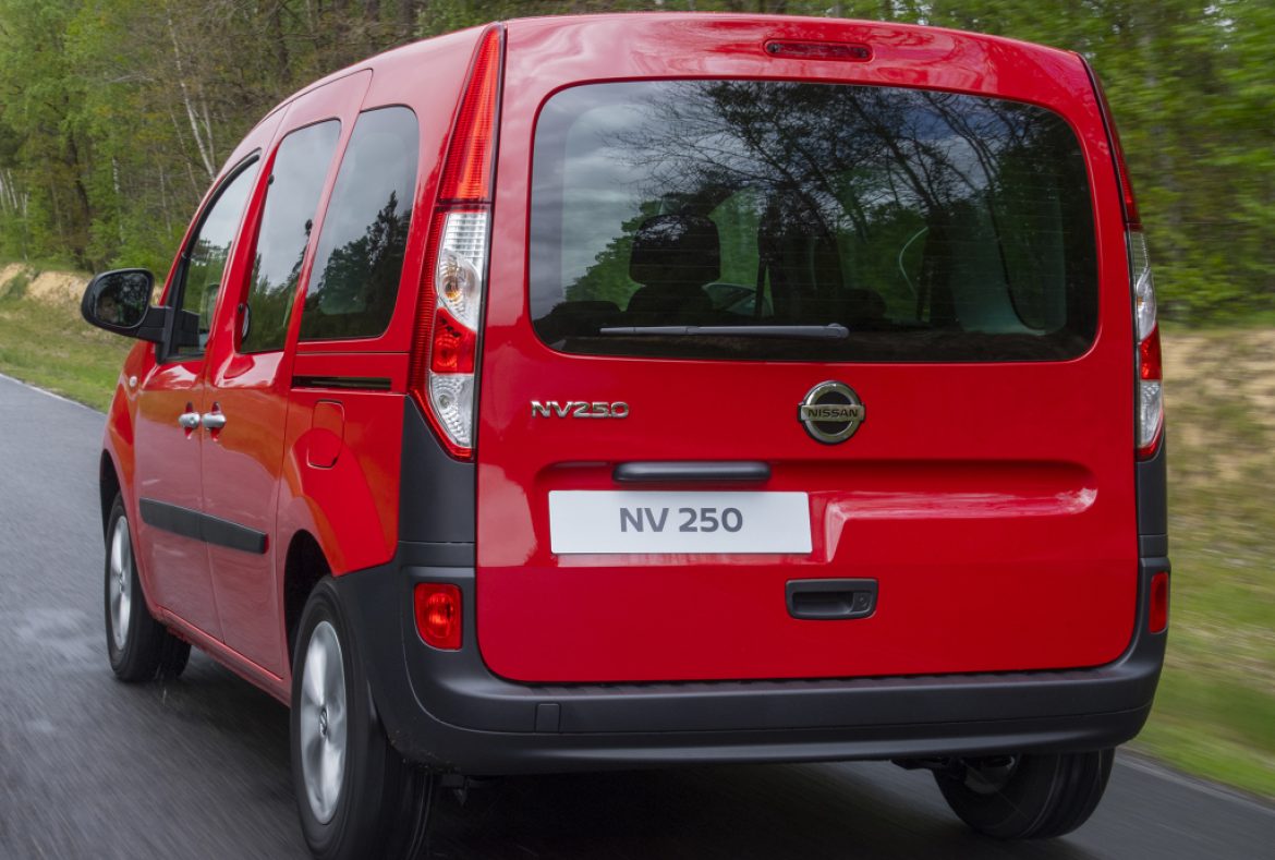 Nissan NV250 Combi, posteriore-07