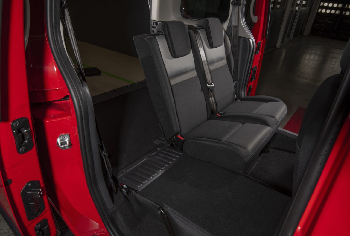 Nissan NV250 Combi, posto passeggeri sedile abbattuto-09