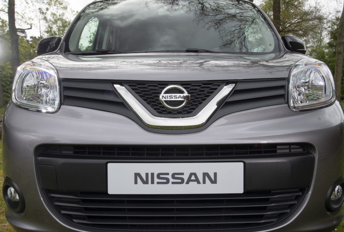 Nissan NV250 Van, frontale-03