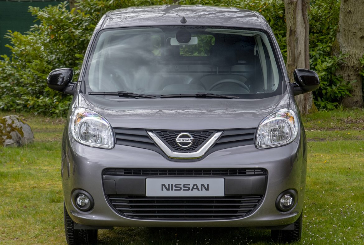 Nissan NV250 Van, fronte-13