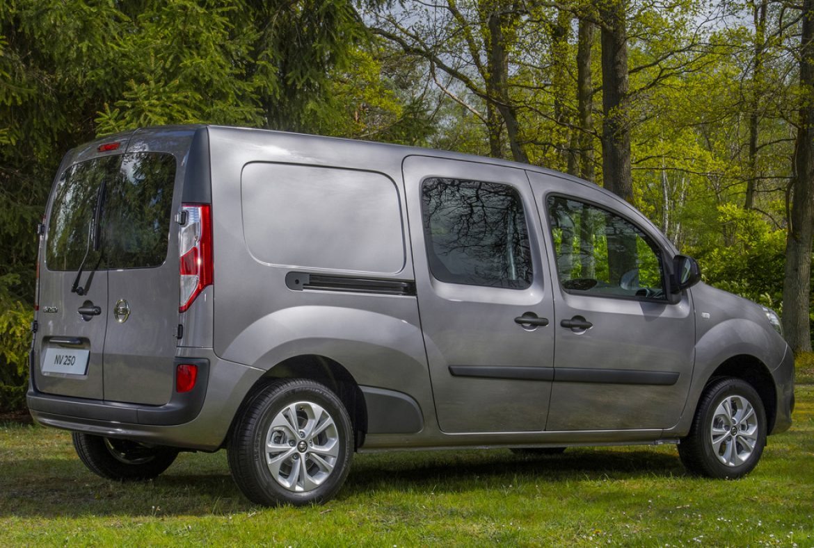 Nissan NV250 Van, laterale -02