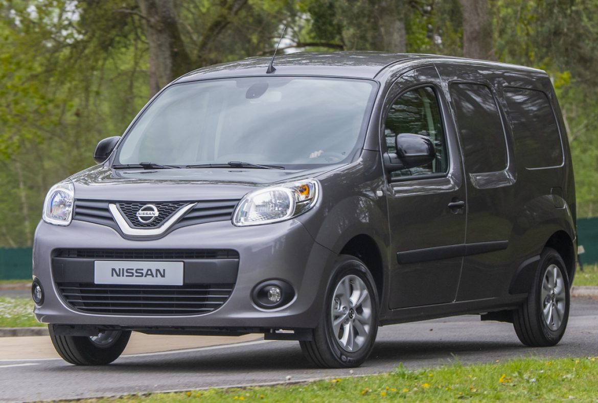 Nissan NV250 Van, tre quarti anteriore-14