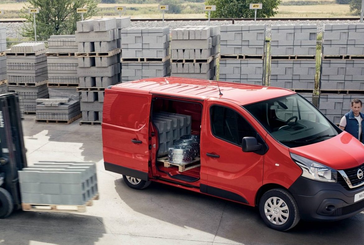 Nissan NV300 Van portellone laterale aperto-13